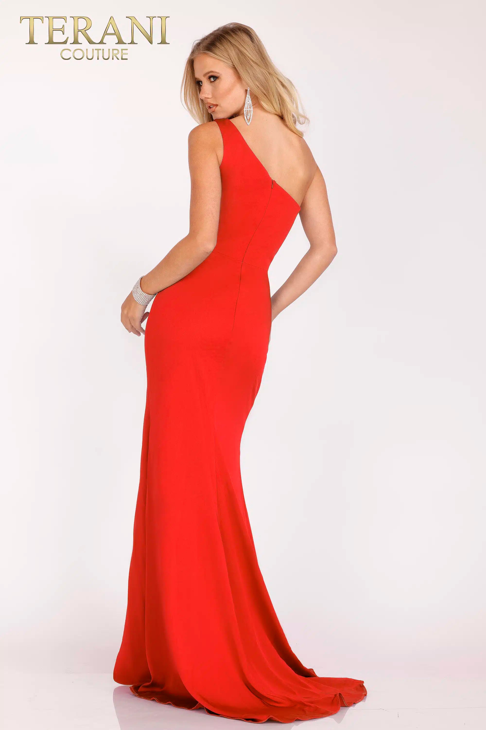 Welcome to WWW.SWANDRESSES.COM, your destination for authentic designer dresses. Discover our Elegant Maxi, Classic Cocktail, Sophisticated Sheath, Glamorous Mermaid, Timeless A-Line, Romantic Lace, Off-the-Shoulder, and High-Low Dresses. Perfect for weddings, galas, proms, and special occasions. Elevate your style 