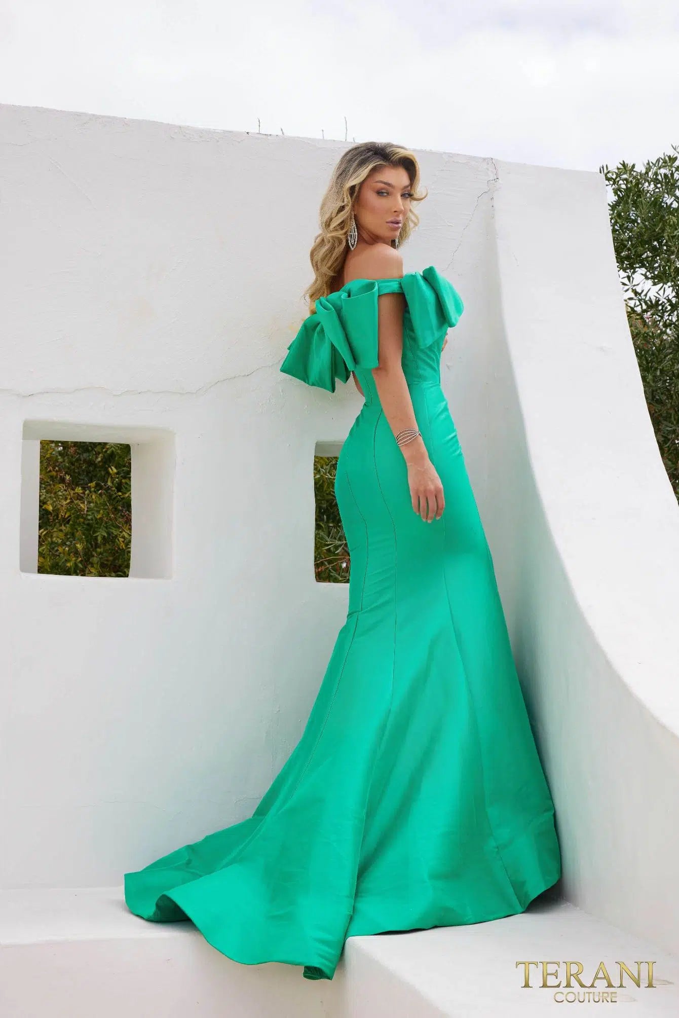 Welcome to WWW.SWANDRESSES.COM, your destination for authentic designer dresses. Discover our Elegant Maxi, Classic Cocktail, Sophisticated Sheath, Glamorous Mermaid, Timeless A-Line, Romantic Lace, Off-the-Shoulder, and High-Low Dresses. Perfect for weddings, galas, proms, and special occasions. Elevate your style 