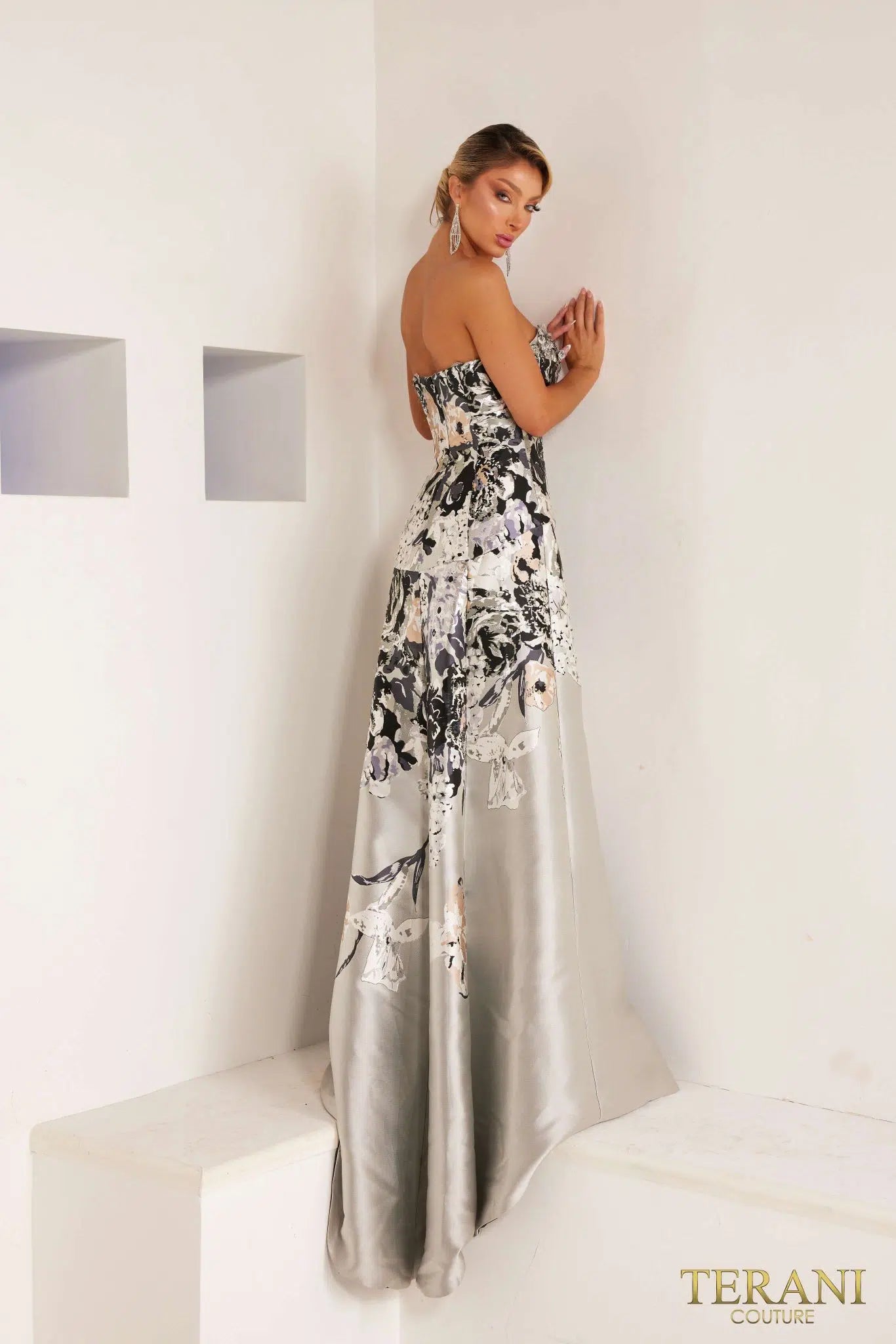 Welcome to WWW.SWANDRESSES.COM, your destination for authentic designer dresses. Discover our Elegant Maxi, Classic Cocktail, Sophisticated Sheath, Glamorous Mermaid, Timeless A-Line, Romantic Lace, Off-the-Shoulder, and High-Low Dresses. Perfect for weddings, galas, proms, and special occasions. Elevate your style 